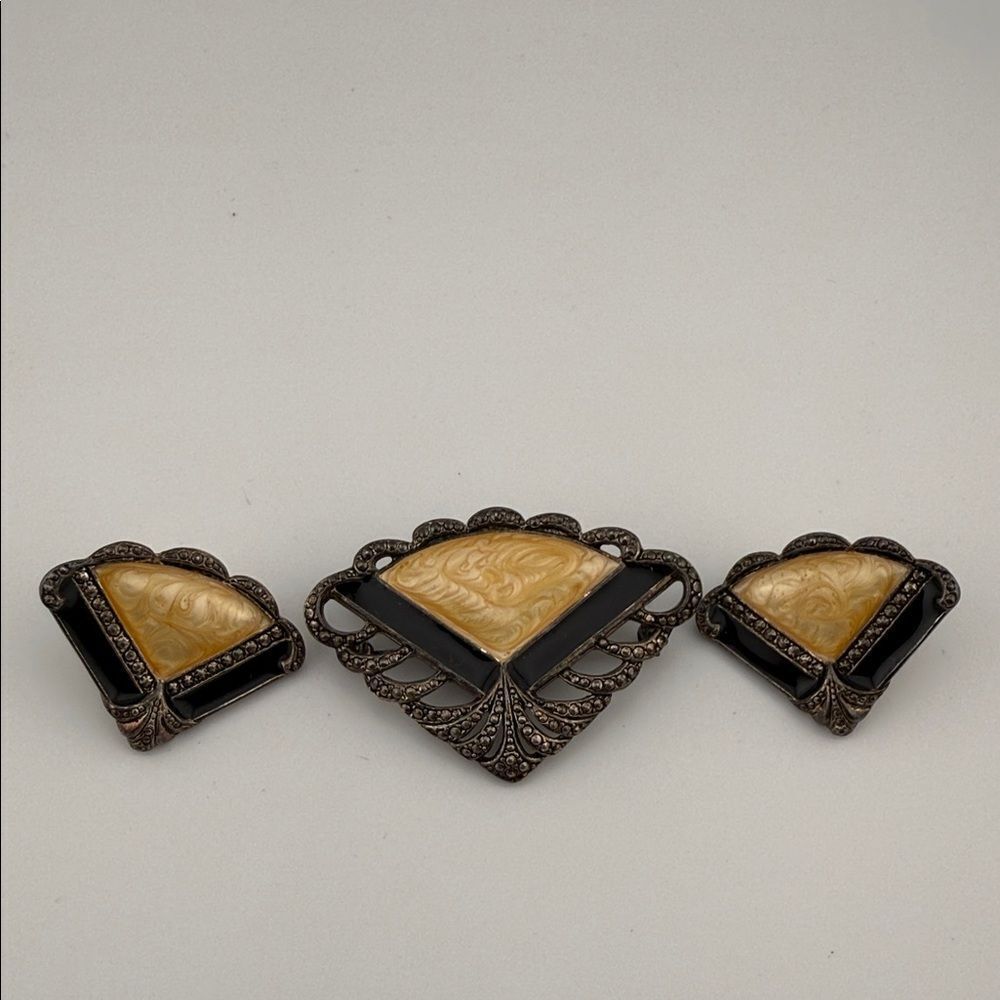 Elegant Gold and Black Earrings and Brooch Jewelry Set